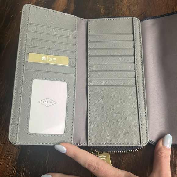 New! Fossil JORI flap clutch wallet - Picture 2 of 5